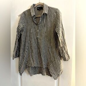 Jones NY linen/cotton hi-lo top; Grey With White Stripes, size M.